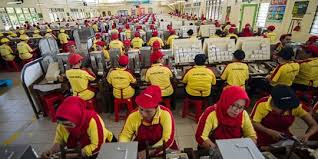 Karyawan Pabrik PT Kota Blitar, Jawa Timur